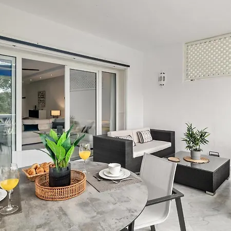 Pool View In Casa Sevilla - Puerto Banus *