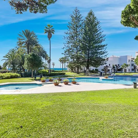Pool View In Casa Sevilla - Puerto Banus