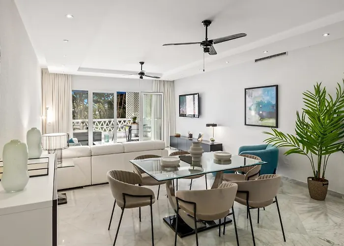 Pool View In Casa Sevilla - Puerto Banus *